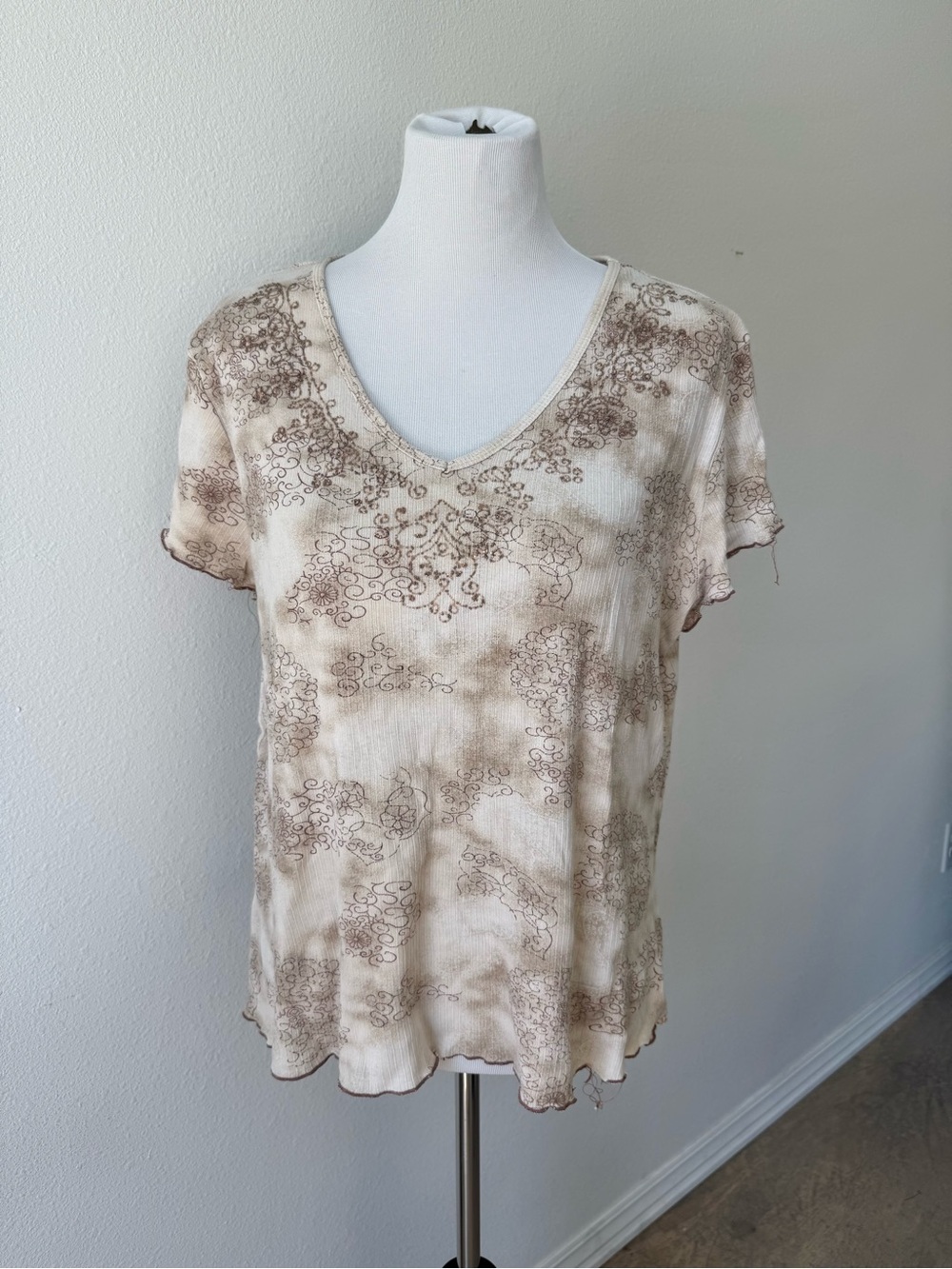 Faded Glory Women's V-Neck Short Sleeve Printed Top with Beadwork and Paisley